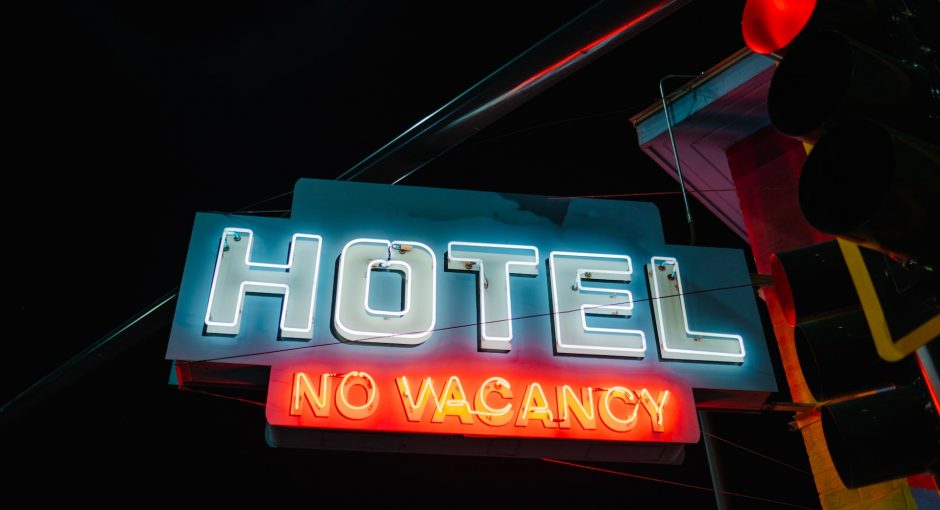 hotel no vacansy sign