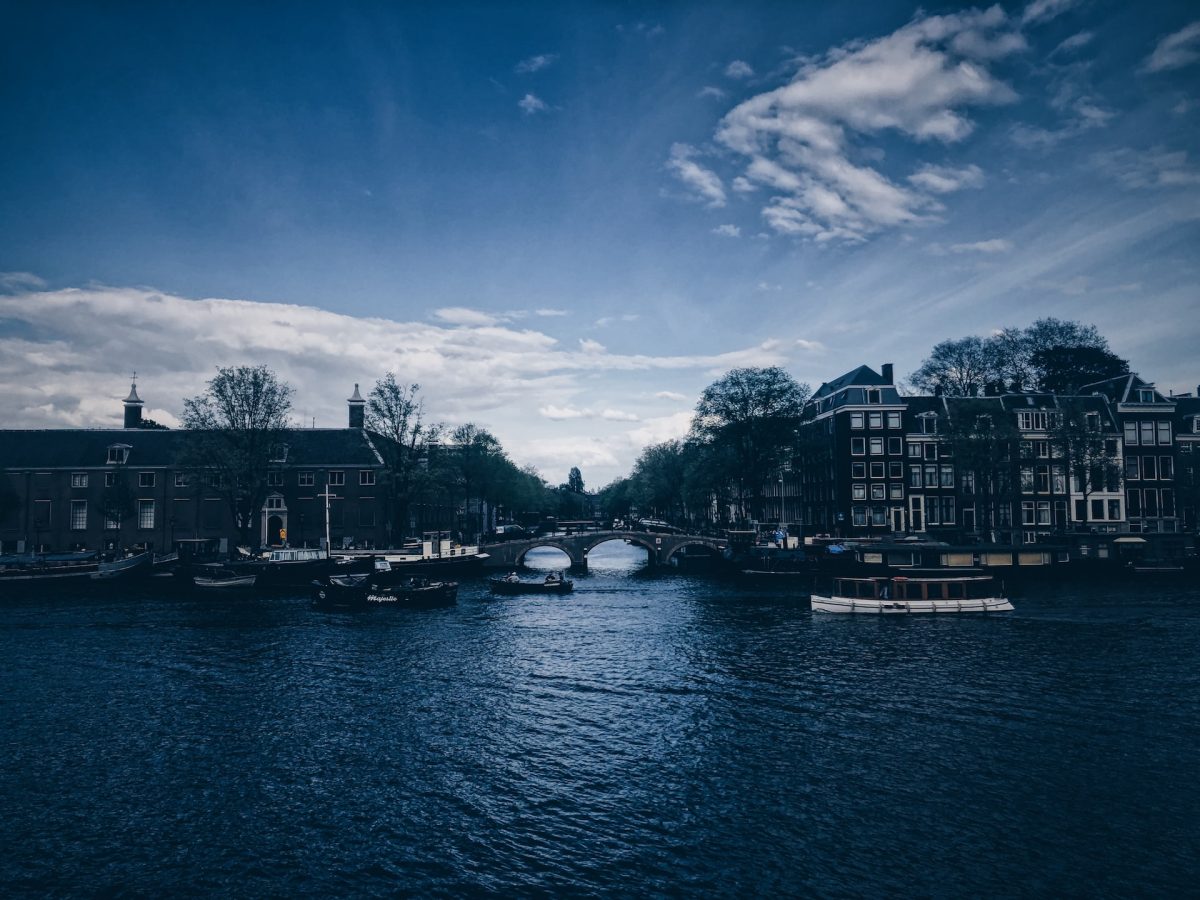 What Major River Runs Through Amsterdam?